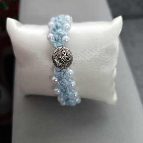 Bracelet au crochet en perles blanches, création artisanale, accessoire bijou pour femme, bracelet boutons, accessoire chic perles