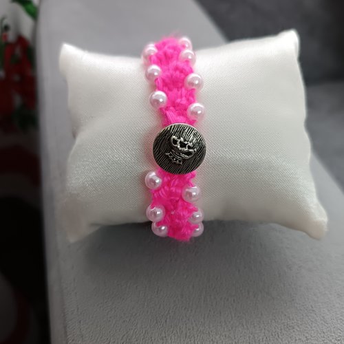 Bracelet au crochet en perles blanches, création artisanale, accessoire bijou pour femme, bracelet boutons, accessoire chic perles