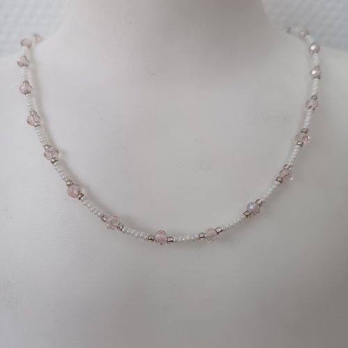 Collier ras du cou en perles fines blanches, bijou fin fait main, style minimaliste bohème