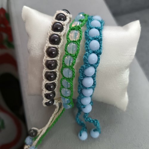 Bracelet au crochet avec perles, fait main
