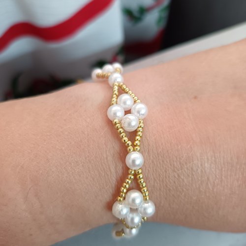 Bracelet perles blanches et dorées fait main, bijou élégant et délicat