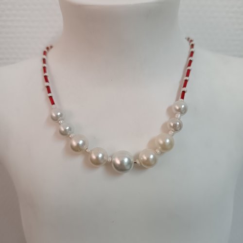 Collier ras du cou fait main perles rouges tubes et perles rondes blanches élégantes