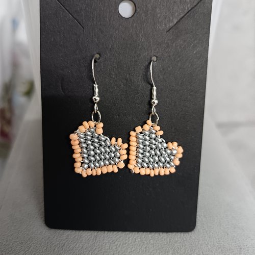 Boucles d’oreilles cœur en perles tissées à l’aiguille, bijoux faits main bohème chic