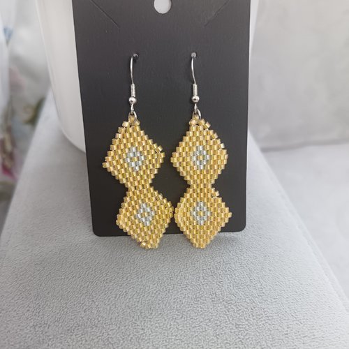 Boucles d'oreilles perlées tissées à l’aiguille jaune et blanc, bijou fait main bohème chic