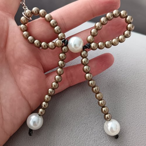Porte-clés nœud en perles nacrées fait main, bijou de sac élégant et original, cadeau artisanal