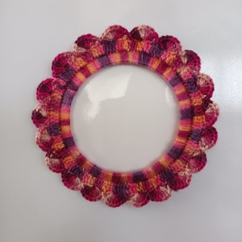 Cadre photo aimanté au crochet fait main rose fuchsia, décoration réfrigérateur originale, cadeau artisanal