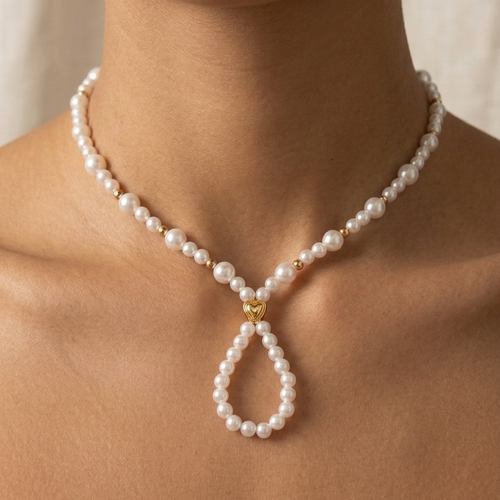 Collier ras du cou en perles blanches fait main, collier y élégant avec pendentif cœur doré