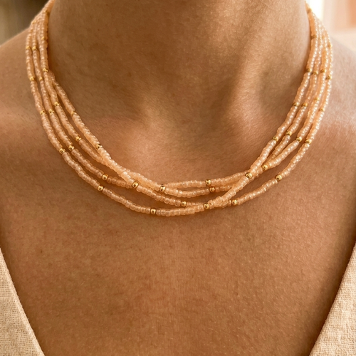 Collier 4 rangs perles beiges et dorées, fait main, élégant et raffiné, neuf