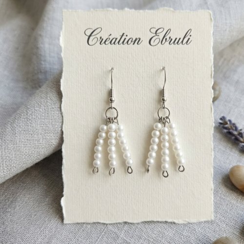 Boucles d’oreilles perles blanches faites main, style bohème chic, bijou artisanal élégant