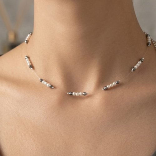 Collier ras du cou invisible ajustable perles blanches et cristaux argentés, collier fait main minimaliste, bijou délicat femme