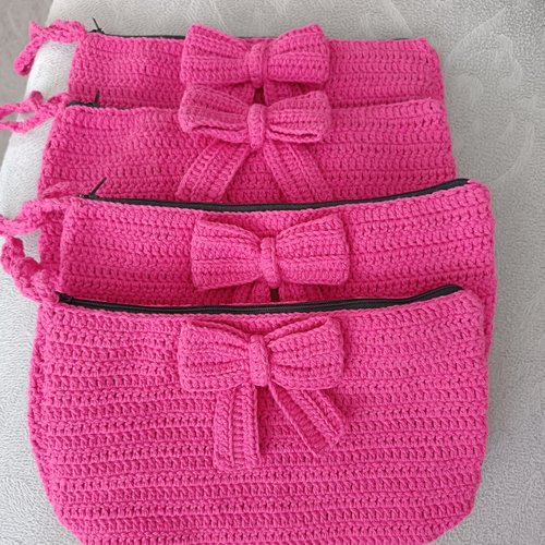 Trousse de maquillage au crochet rose avec nœud, fait main