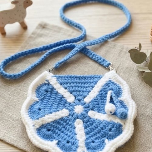 Sac bandoulière enfant au crochet bleu et blanc, fleur fait main neuf