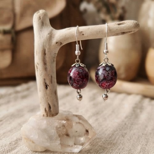 Boucles d’oreilles perles bordeaux et argentées, fait main neuf