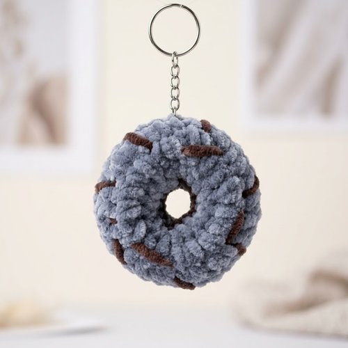Porte-clés donut au crochet en fil chenille doux bleu gris et marron, fait main neuf