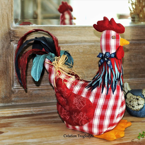 Art textile, poule, coq en tissu rouge pour la décoration style campagne,ou cale porte,création troglodyte,