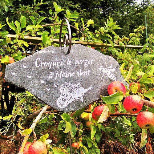 Pancarte de jardin en ardoise, "croquons le verger à pleine dent" indiquez votre verger avec humour! création troglodyte,