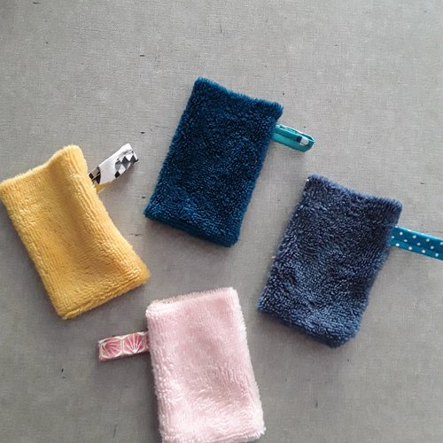 Mini gants demaquillants