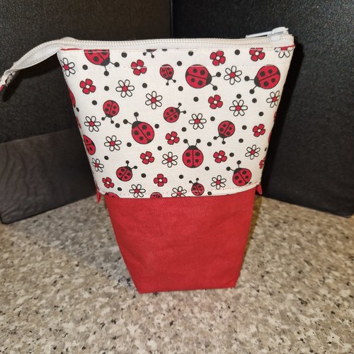 Nouveaute: trousse originale slide "coccinelles" pour maquillages / stylos