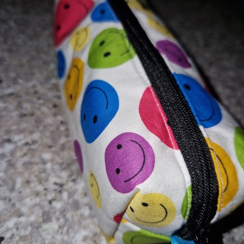 Nouveaute: trousse d'école/maquillage smileys"