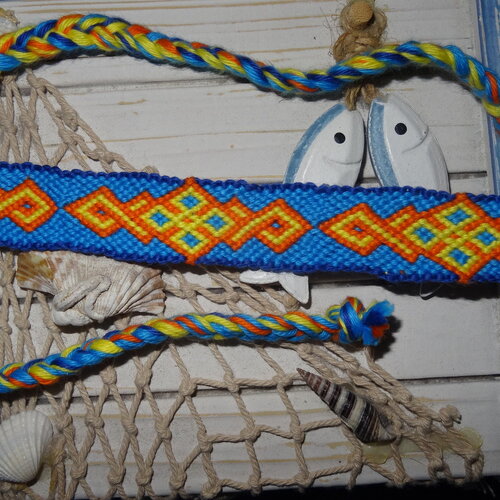 Bracelet brésilien dessin celtique fluo
