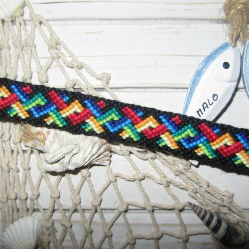 Bracelet brésilien loufoque avec des v multicolor