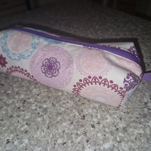 Nouveaute: trousse d'école/maquillage "mandala rose violet"