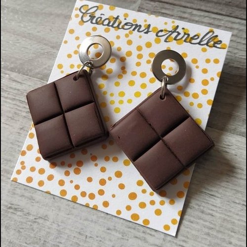 Boucles d'oreilles en polymère avec carrés de chocolat