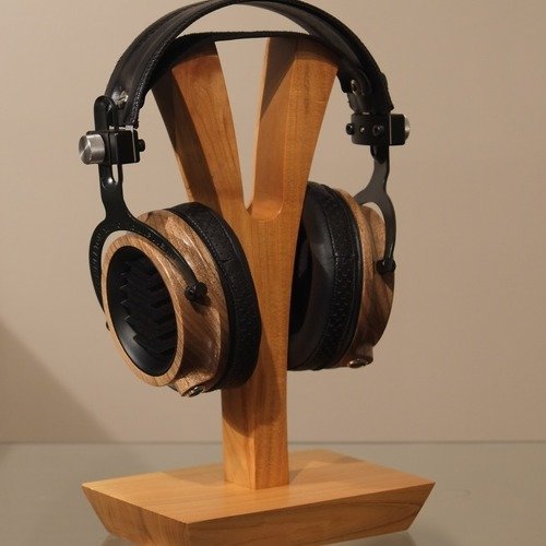 Porte casque en bois avec ampoule design support casque audio