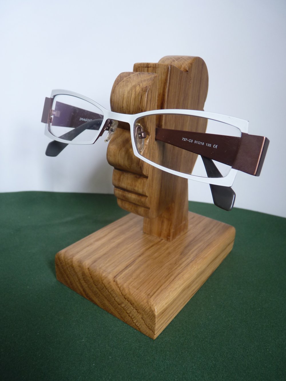 Porte-lunettes présentoir à lunettes original en bois sculpté main.