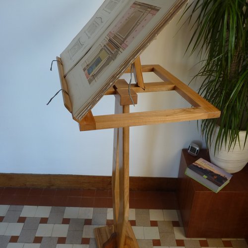 Lutrin sur pied chêne