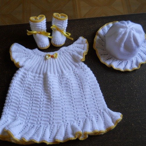 Ensemble robe,chapeau et chaussons bébé