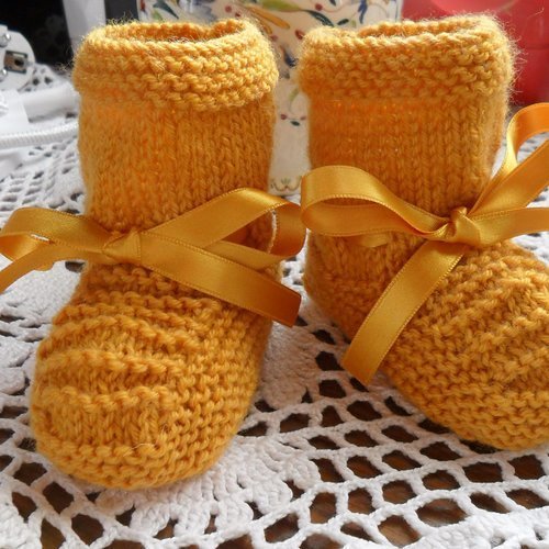 Chaussons bébé tricoter en laine acrylique jaune moutarde