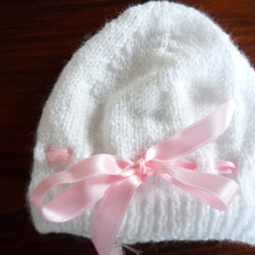 Bonnet bébé en laine acrylique 0/3 mois blanc ruban rose