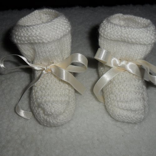 Chaussons bébé 0/3 mois en maille acrylique blanche brodé Je suis