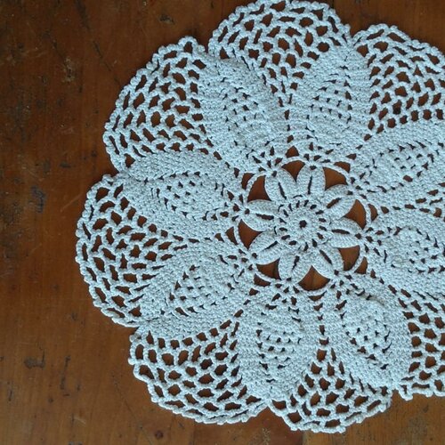 Napperon de 20 cm en coton écru fait main