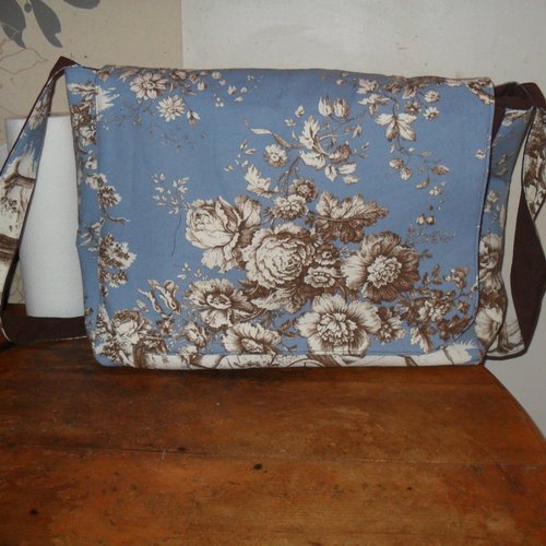 Grand sac besace en toile de jouy bleu