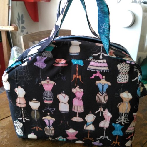 Vanity / valisette, trousse de toilette  en tissu mannequins de couture noir