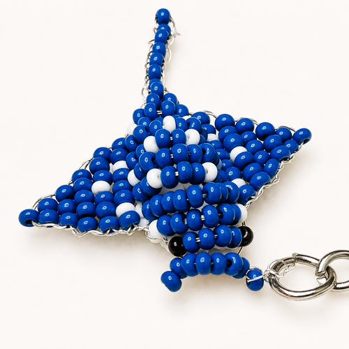 Raie manta en perles – porte-clés blue jean