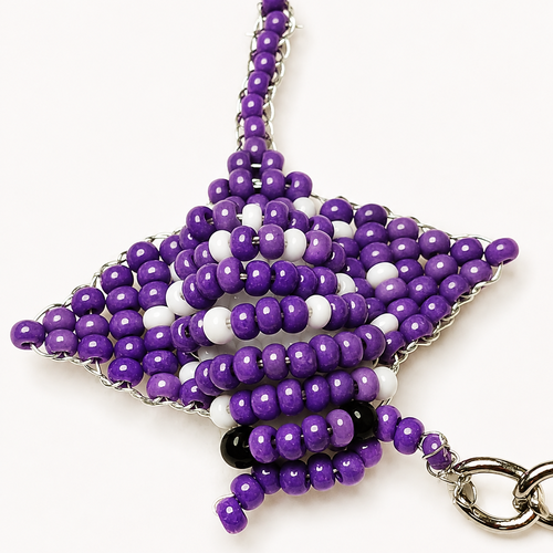 Raie manta en perles – porte-clés violette + blanc