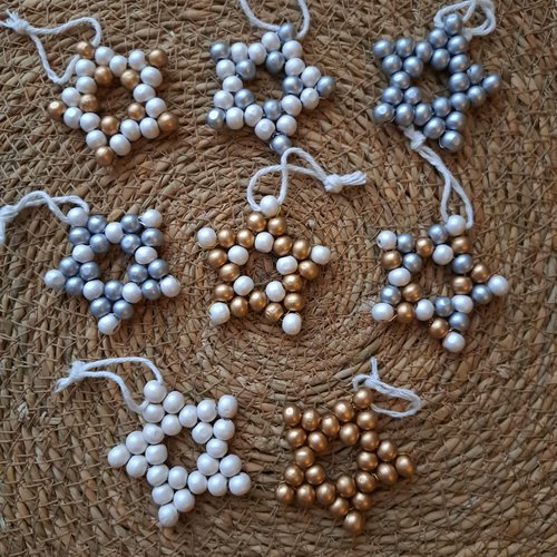 Etoile en perles bois teintées
