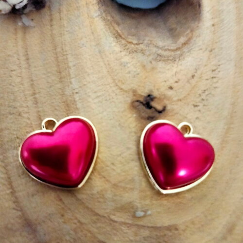 2 breloques pendentif coeur en acrylique sur support en acier doré