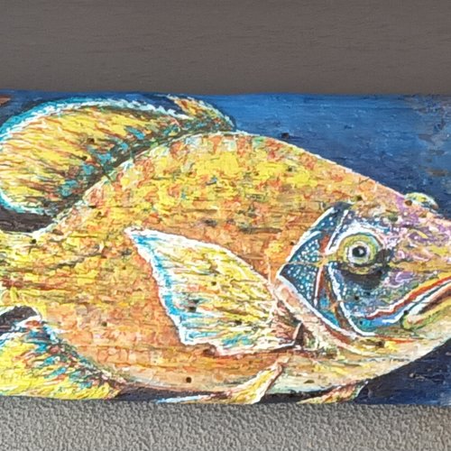 Peinture signée sur bois flotté poisson exotique jaune or