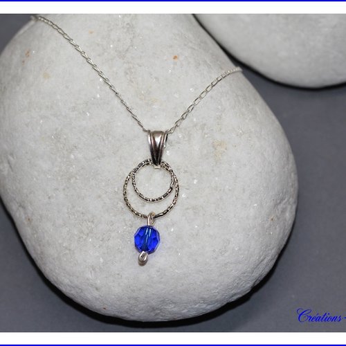Joli collier en argent et swarovski bleu