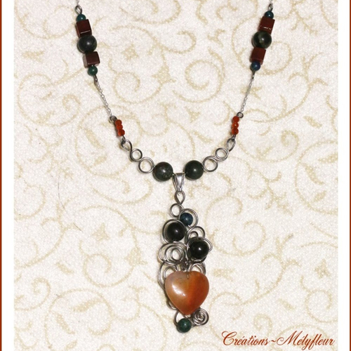 Collier en cornaline  , héliotrope et chrysocolle