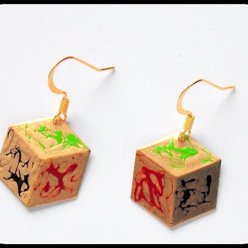 Collection #élégantes# : boucles d'oreilles dés doré en 3d, fait main, effet graphique