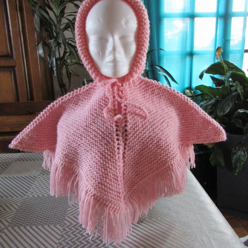 Poncho bébé au tricot