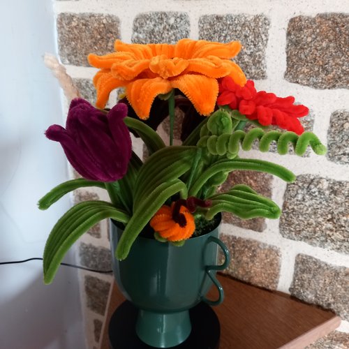 Composition d'automne de fleurs intemporelles fait main en fil chenille ou cure pipe