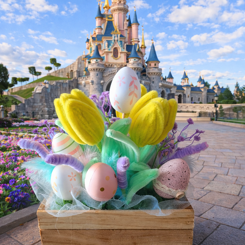 Composition de fleurs éternelles en cagette pour pâques fleurs