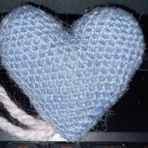 Magnet cœur bleu en crochet