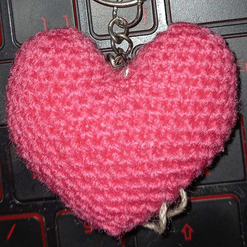 Porte-clés cœur fuchsia, anneau métallique